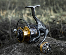 Carregar imagem no visualizador da galeria, Fishing Spinning Reel Metal/Wooden Grip 1000-7000
