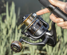 Carregar imagem no visualizador da galeria, Fishing Spinning Reel Metal/Wooden Grip 1000-7000
